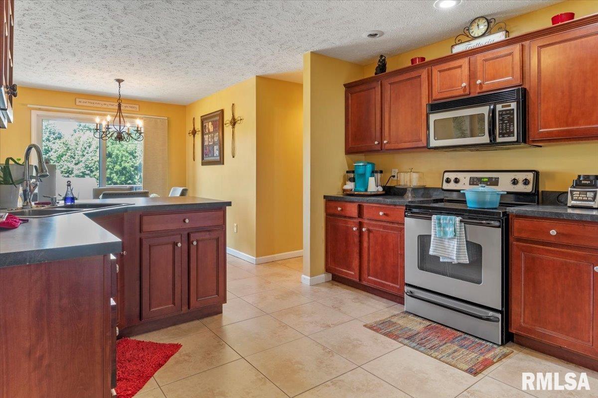 2909 Tanner Road Springfield, IL 62702 - Photo 9 of 39