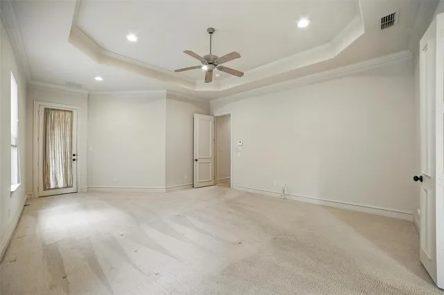 en empty room with windows and ceiling fan