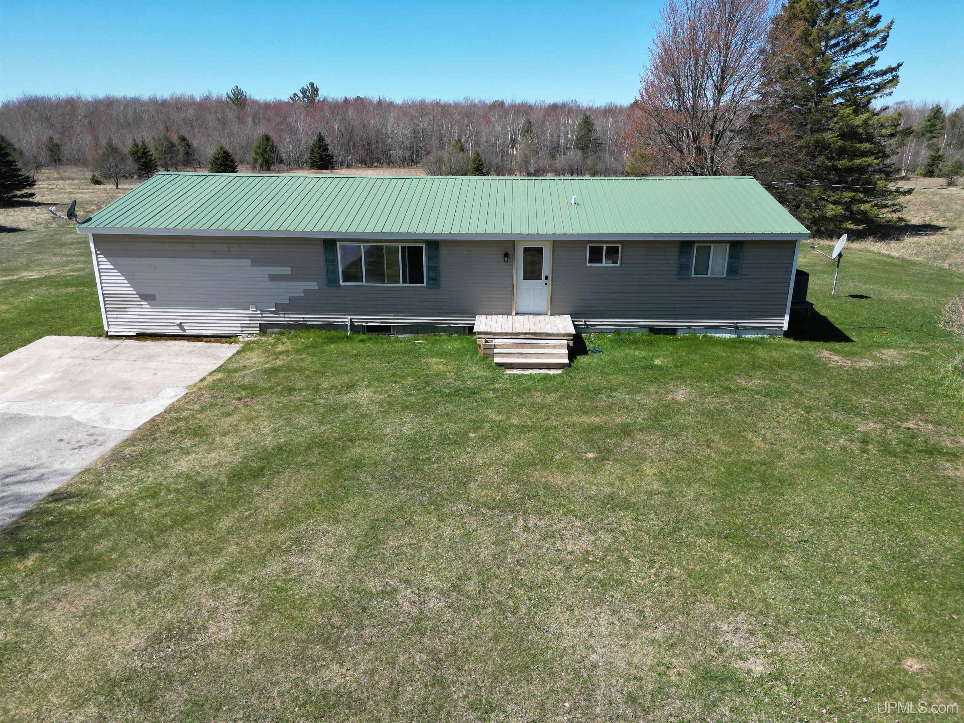 745 North Murphy Lake Road Manistique, MI 49854 - Photo 1 of 40