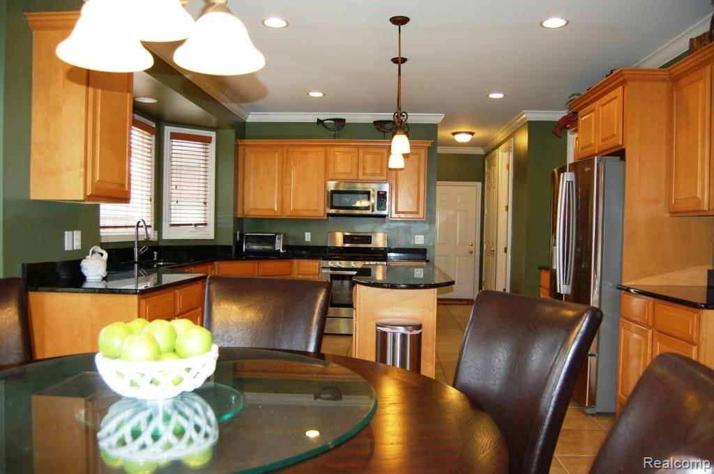 50994 Nesting Ridge Drive Macomb, MI 48044 - Photo 8 of 24 Kitchen