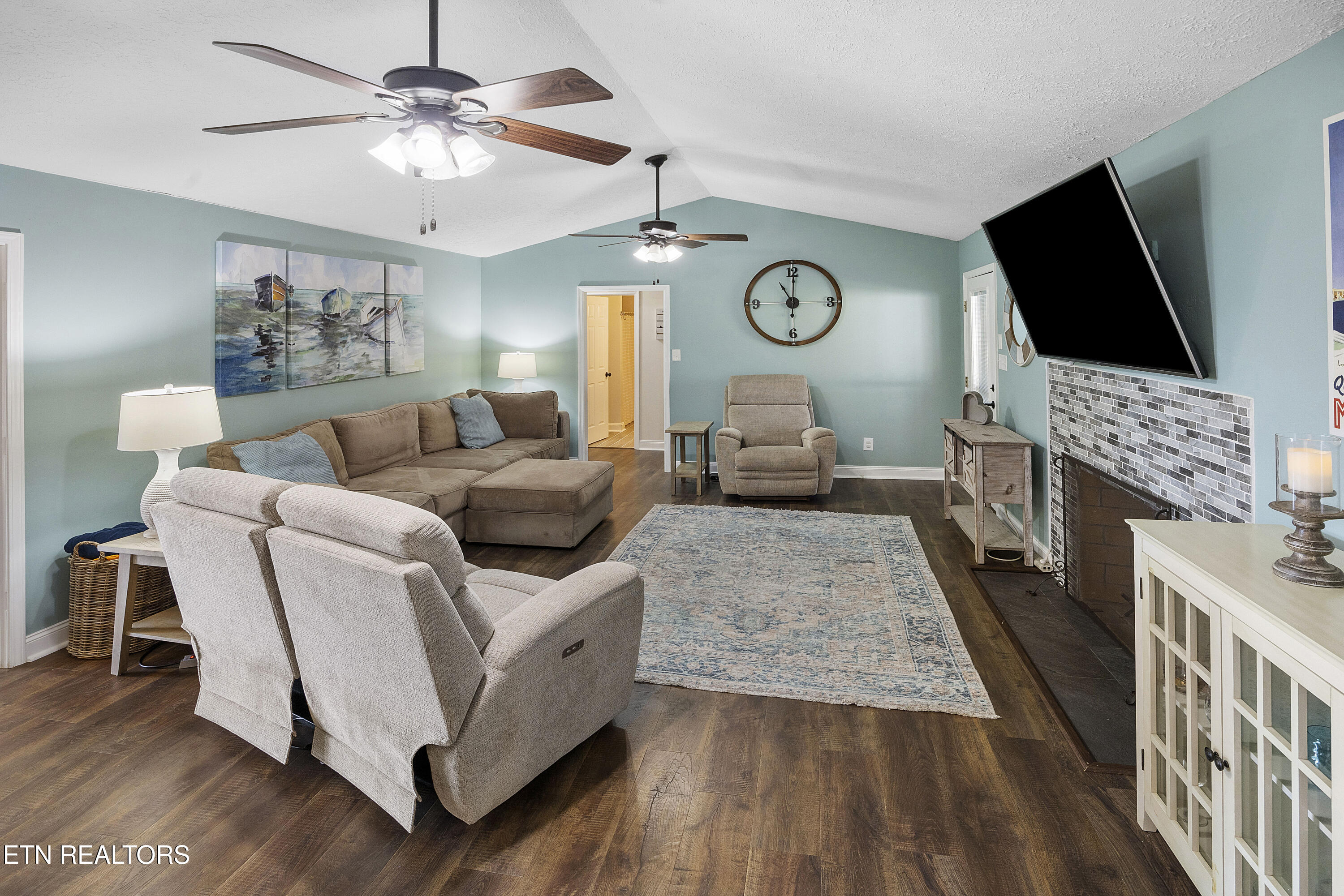 5829 Maloneyville Road Corryton, TN 37721 - Photo 15 of 44 Living Room