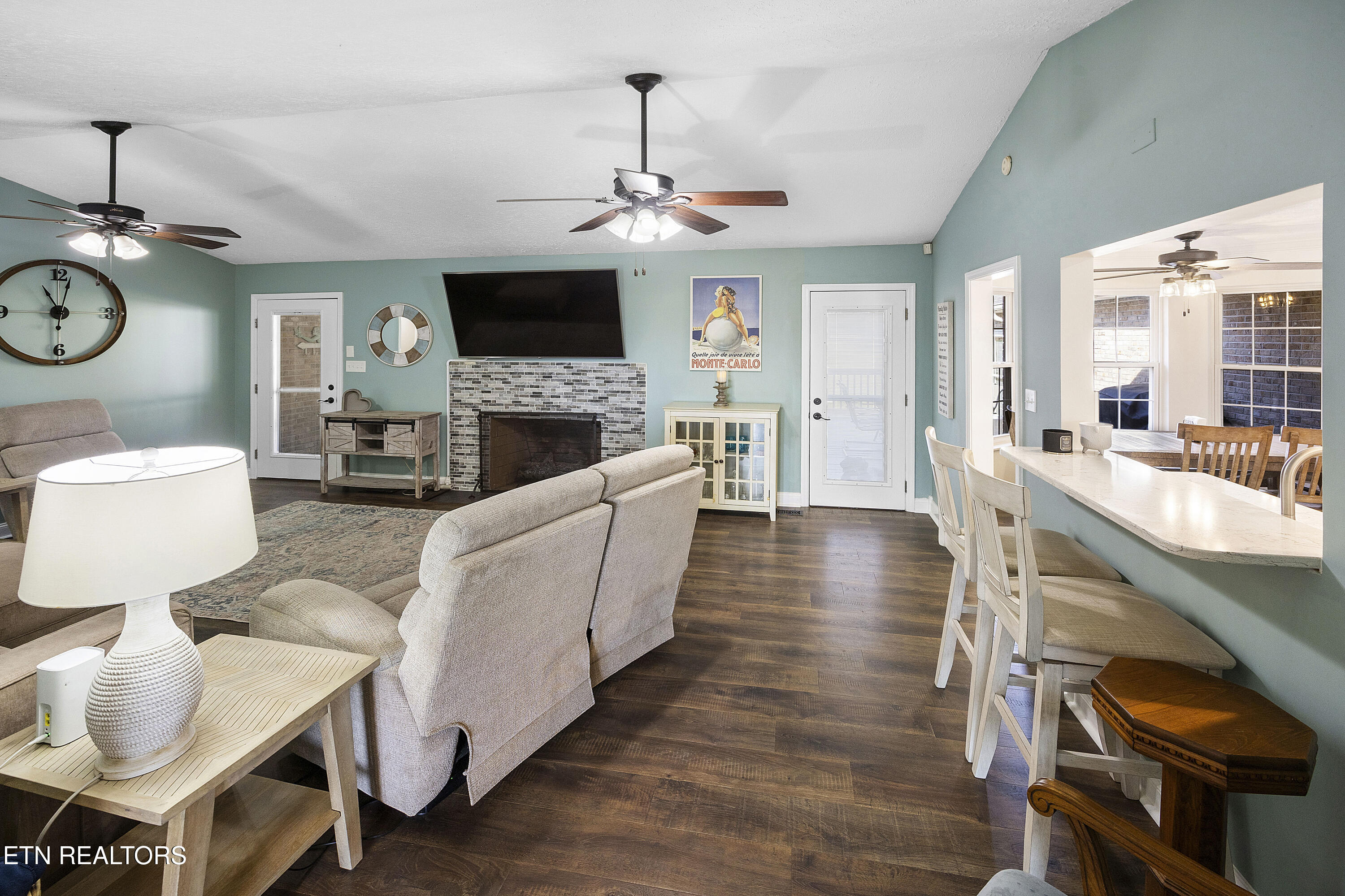 5829 Maloneyville Road Corryton, TN 37721 - Photo 16 of 44 Living Room