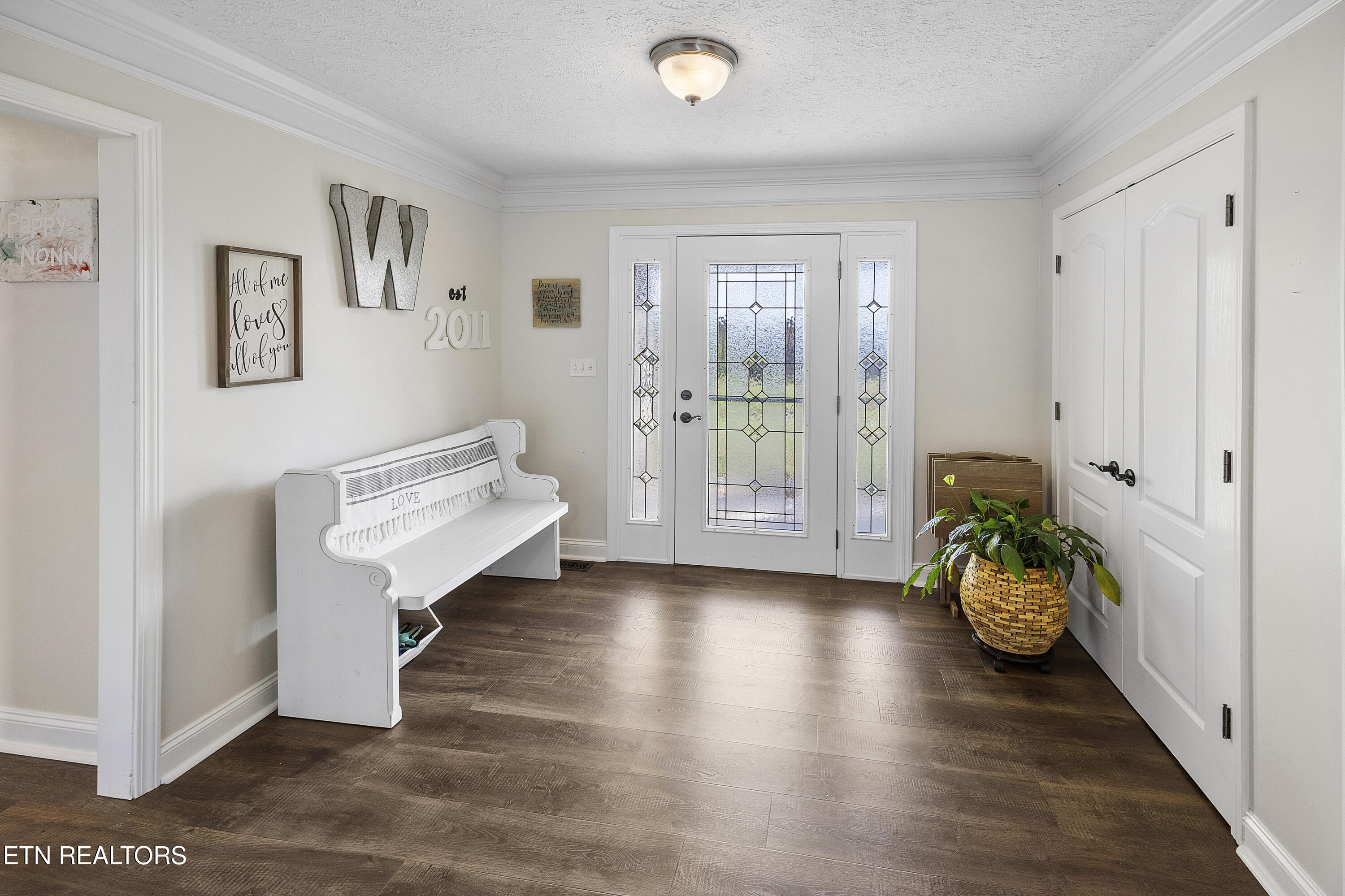 5829 Maloneyville Road Corryton, TN 37721 - Photo 2 of 44 Foyer