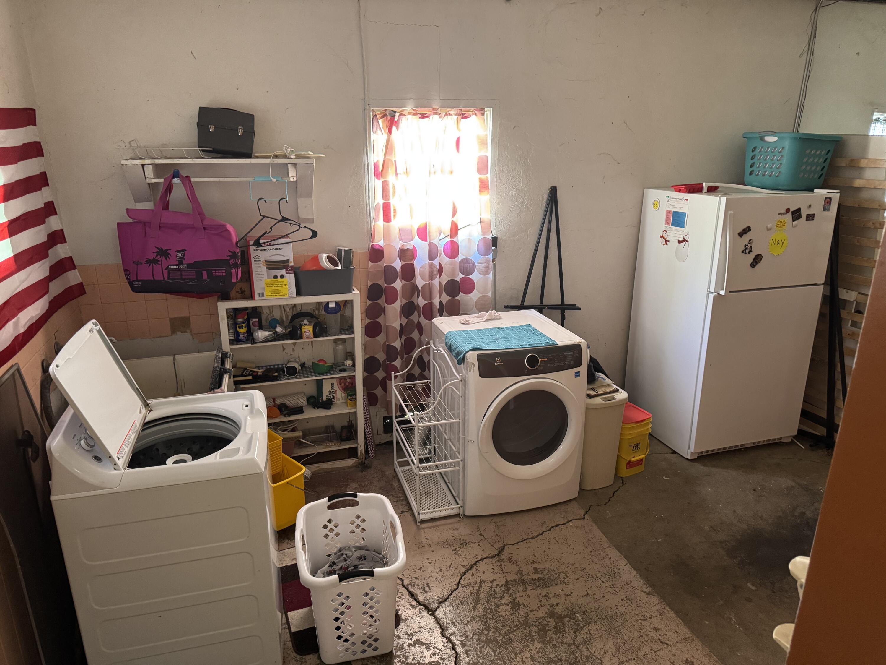 1015 Gold Street Redding, CA 96001 - Photo 8 of 17 a utility room with dryer and washer