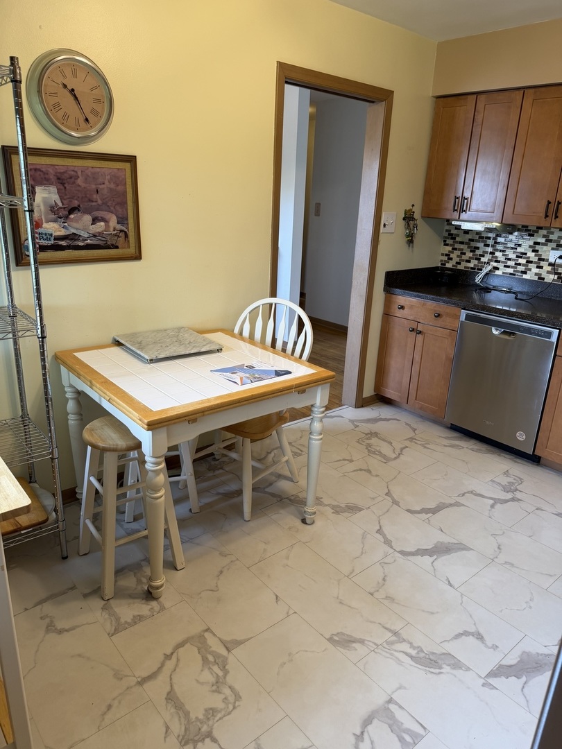 10650 West Cermak Road, Unit 2E Westchester, IL 60154 - Photo 6 of 23