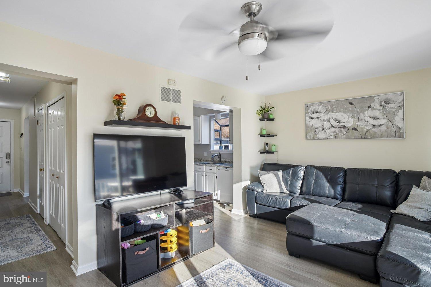 1638 Midland Road Edgewater, MD 21037 - Photo 10 of 39 Living Room