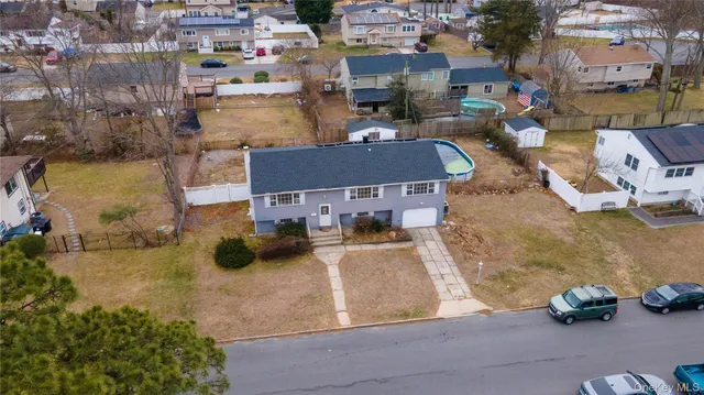 $739,000 | 6 Oxford Street, Islip, NY 11751