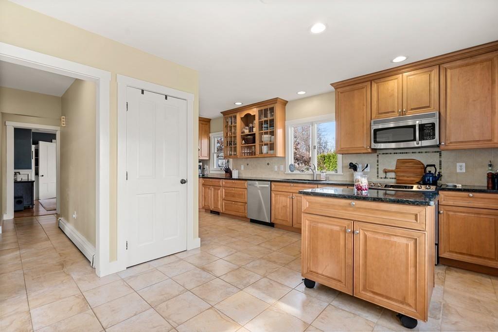 238 Berlin Road Marlborough, MA 01752 - Photo 2 of 26 Gallery Image 2
