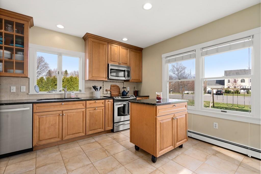 238 Berlin Road Marlborough, MA 01752 - Photo 3 of 26 Gallery Image 3