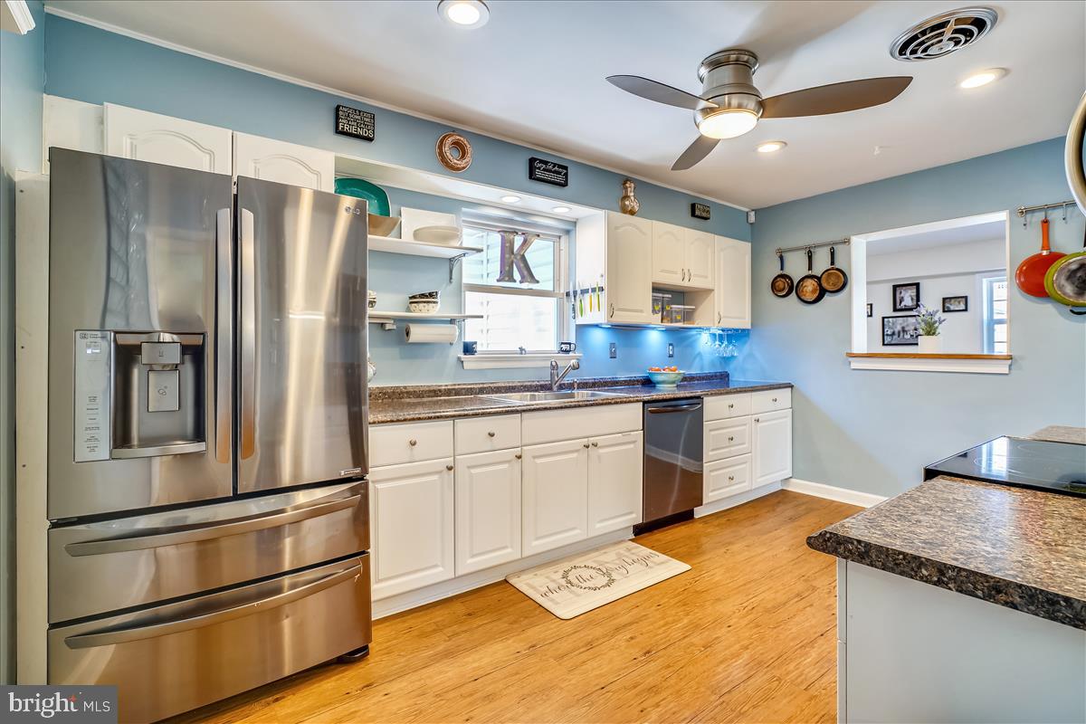 28700 Ridge Road Mount Airy, MD 21771 - Photo 11 of 44 Under cabinet lighting