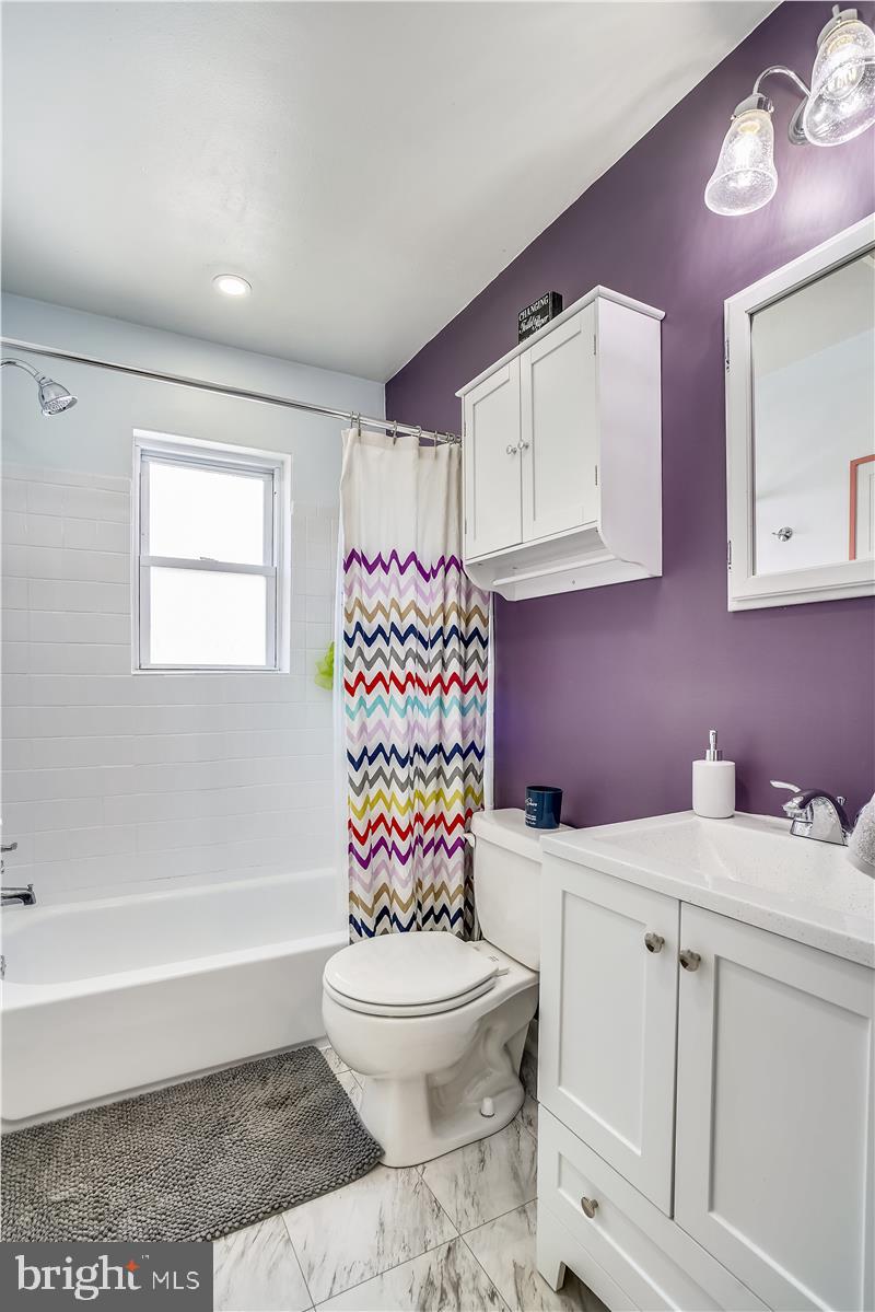 28700 Ridge Road Mount Airy, MD 21771 - Photo 17 of 44 Updated full bathroom