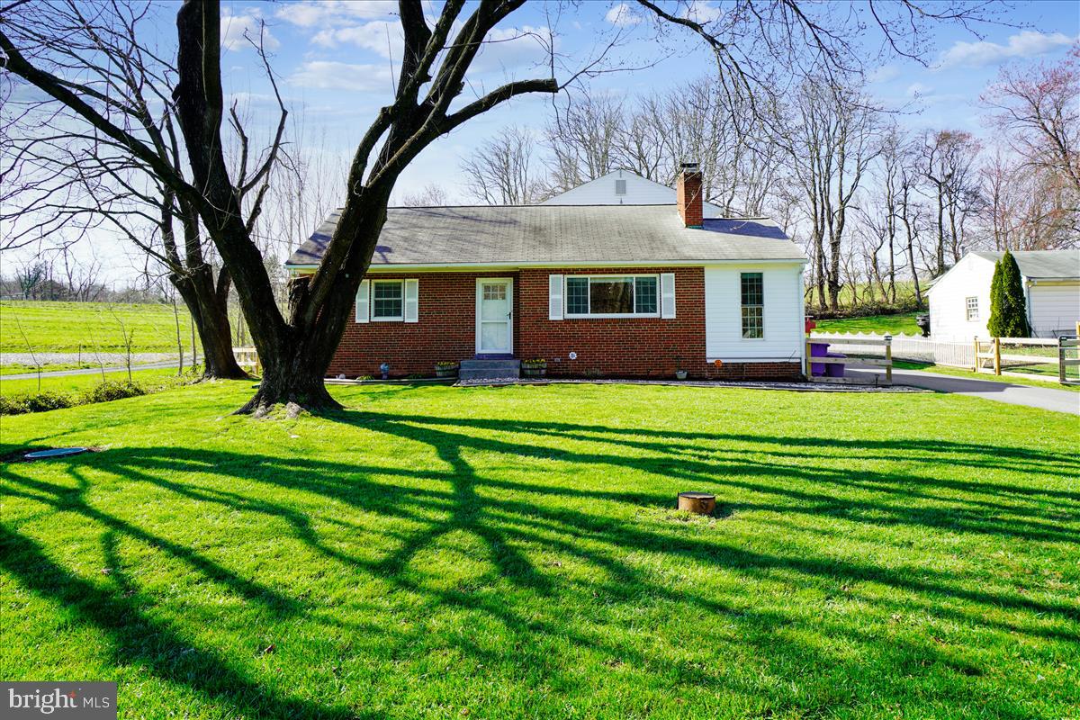 28700 Ridge Road Mount Airy, MD 21771 - Photo 3 of 44 Charming