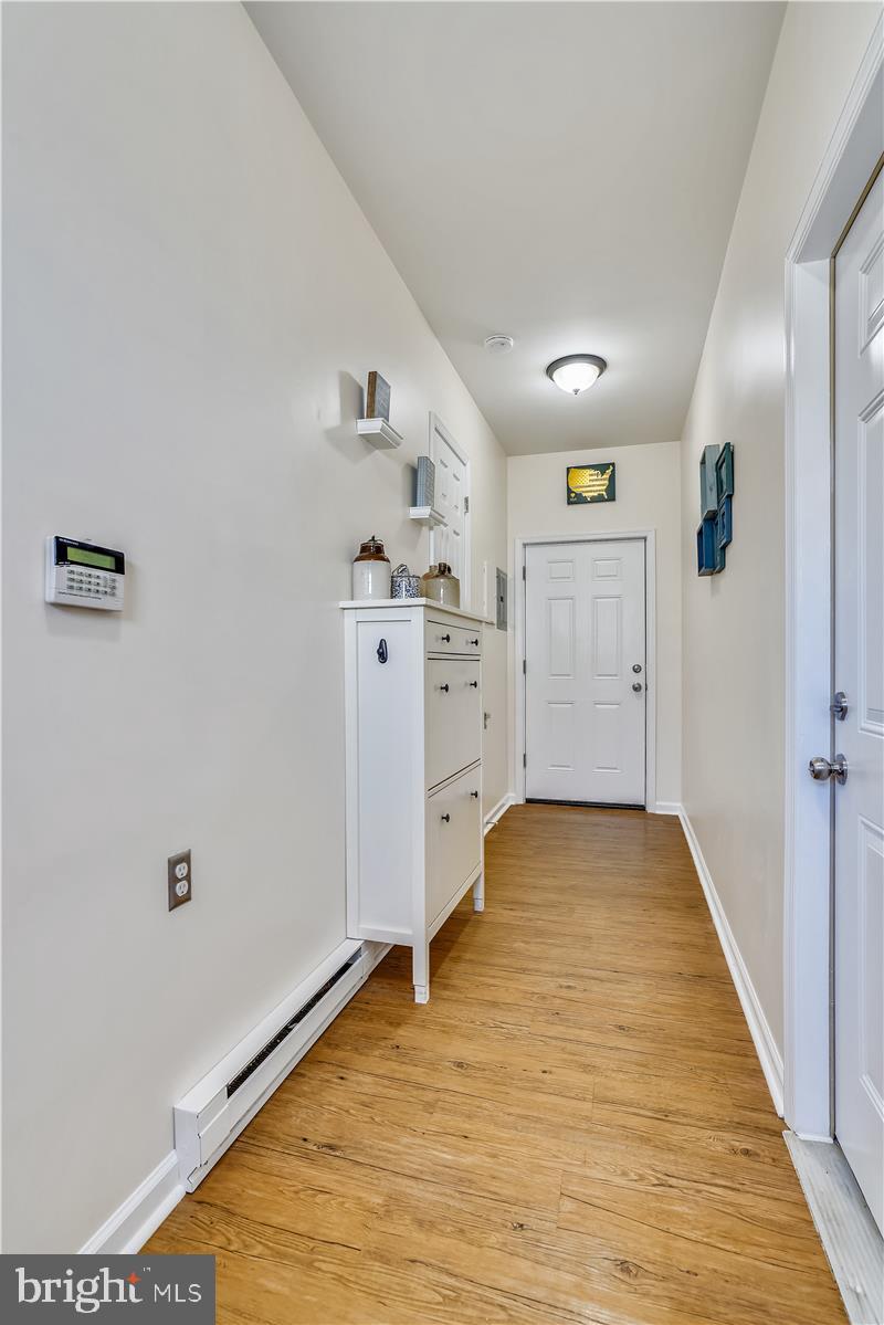28700 Ridge Road Mount Airy, MD 21771 - Photo 22 of 44 Mudroom area