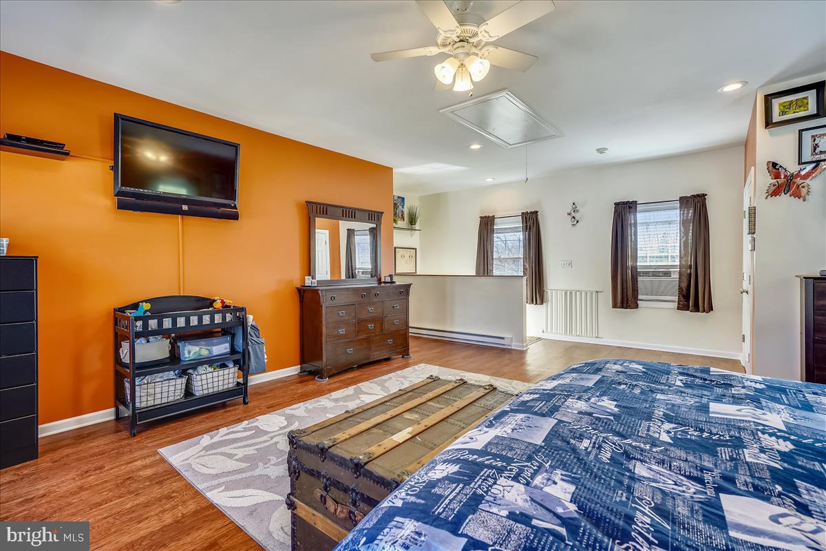 28700 Ridge Road Mount Airy, MD 21771 - Photo 23 of 44 Owners bedroom