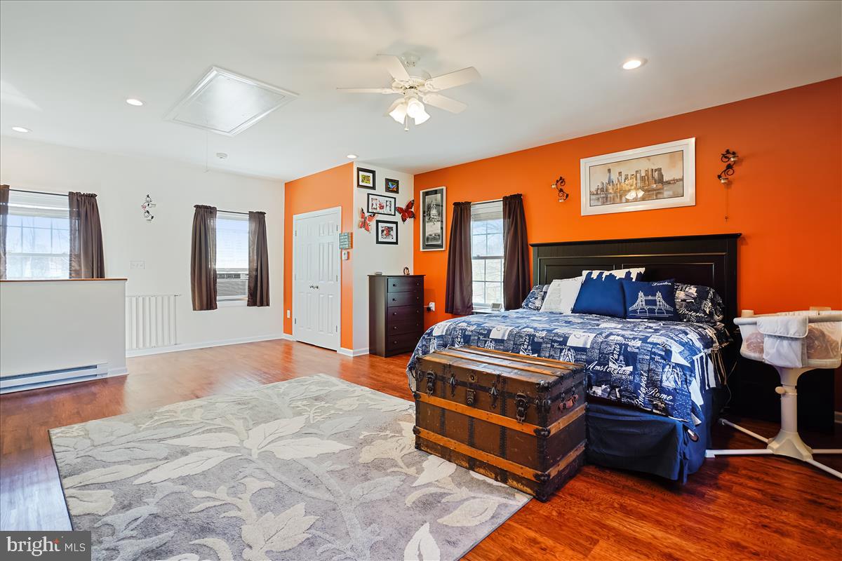 28700 Ridge Road Mount Airy, MD 21771 - Photo 24 of 44 Owners bedroom