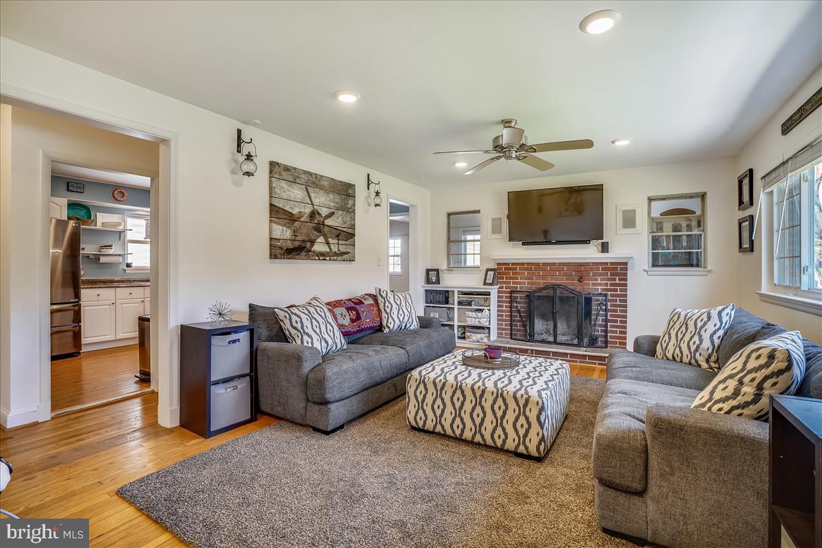 28700 Ridge Road Mount Airy, MD 21771 - Photo 8 of 44