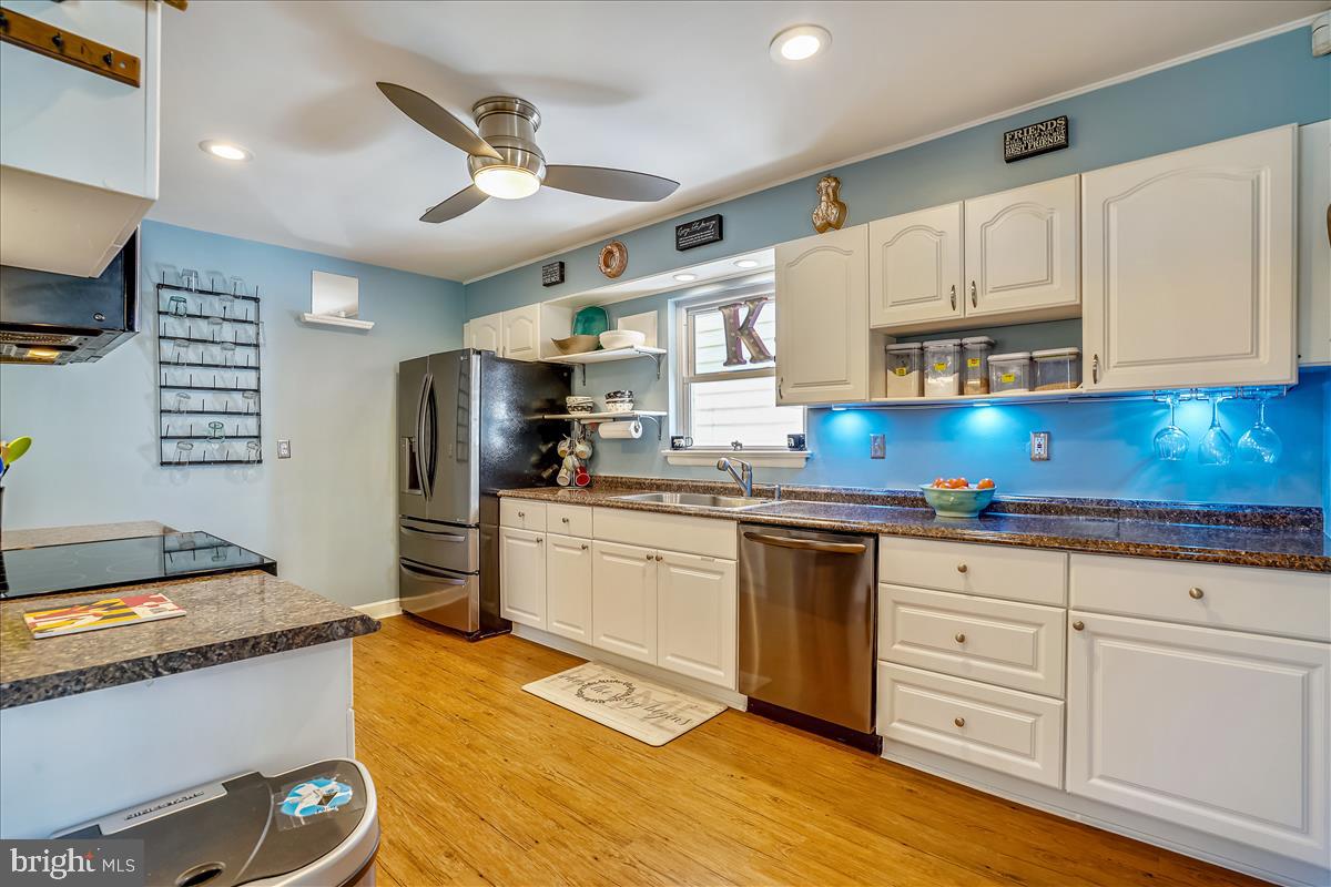 28700 Ridge Road Mount Airy, MD 21771 - Photo 9 of 44 Updated kitchen...updated appliances