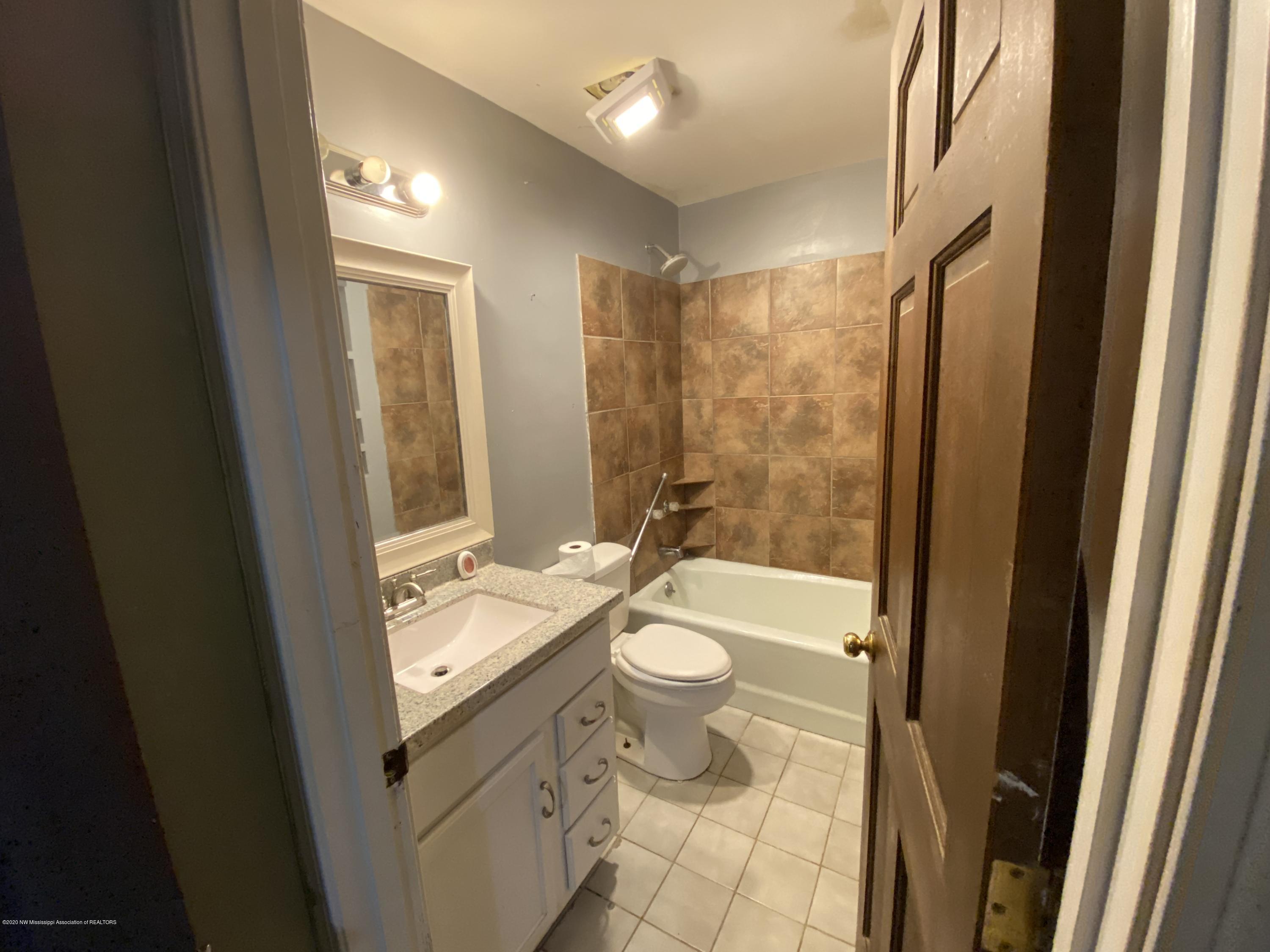 170 Woodview Road Byhalia, MS 38611 - Photo 14 of 32 Bedroom1 Bath