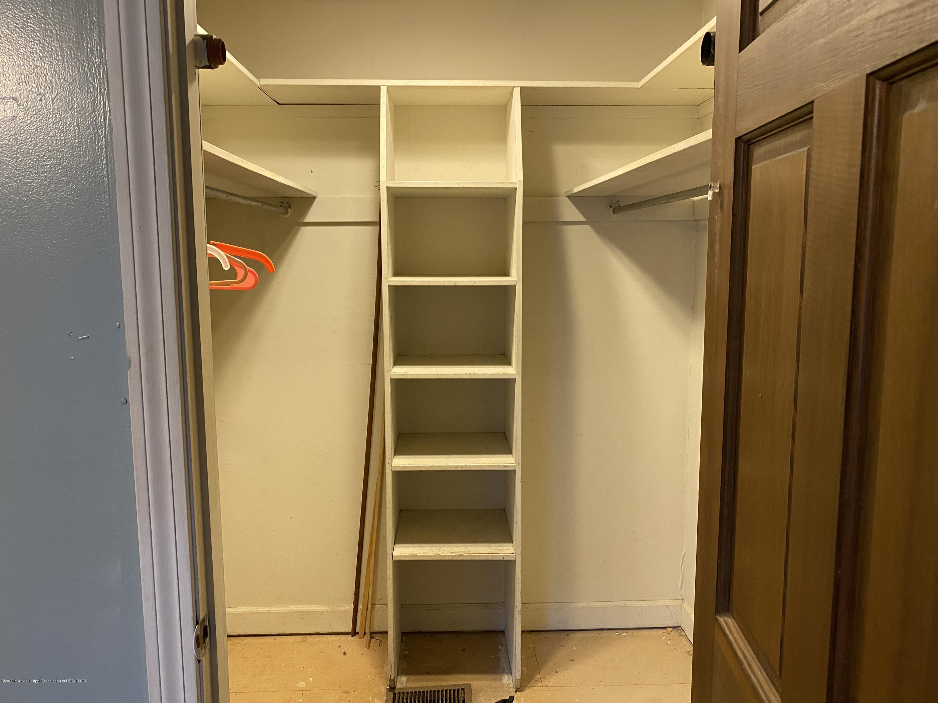 170 Woodview Road Byhalia, MS 38611 - Photo 15 of 32 Bedroom1 Closet