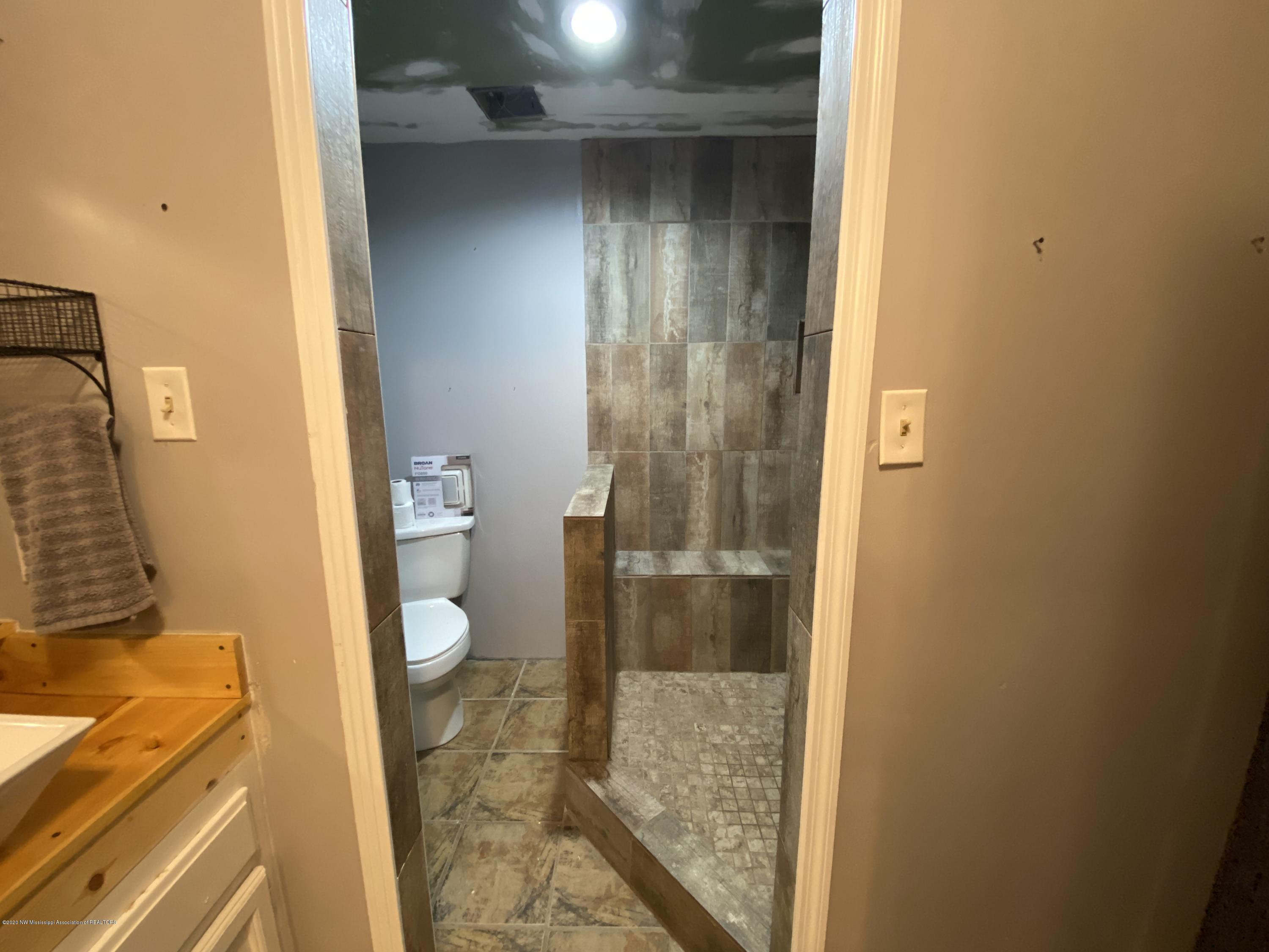 170 Woodview Road Byhalia, MS 38611 - Photo 21 of 32 Master Bath