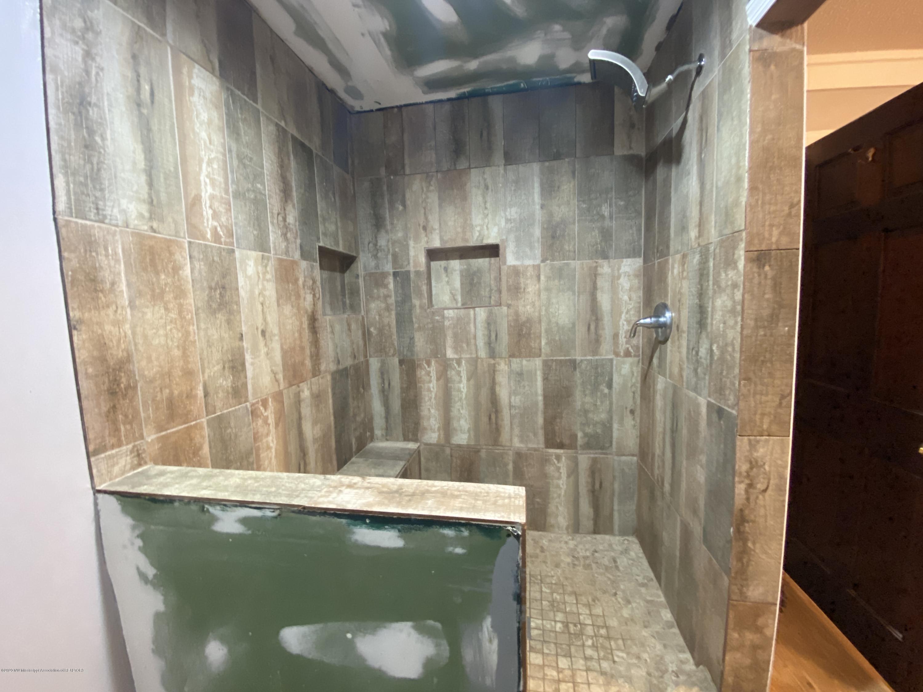 170 Woodview Road Byhalia, MS 38611 - Photo 22 of 32 Master Shower