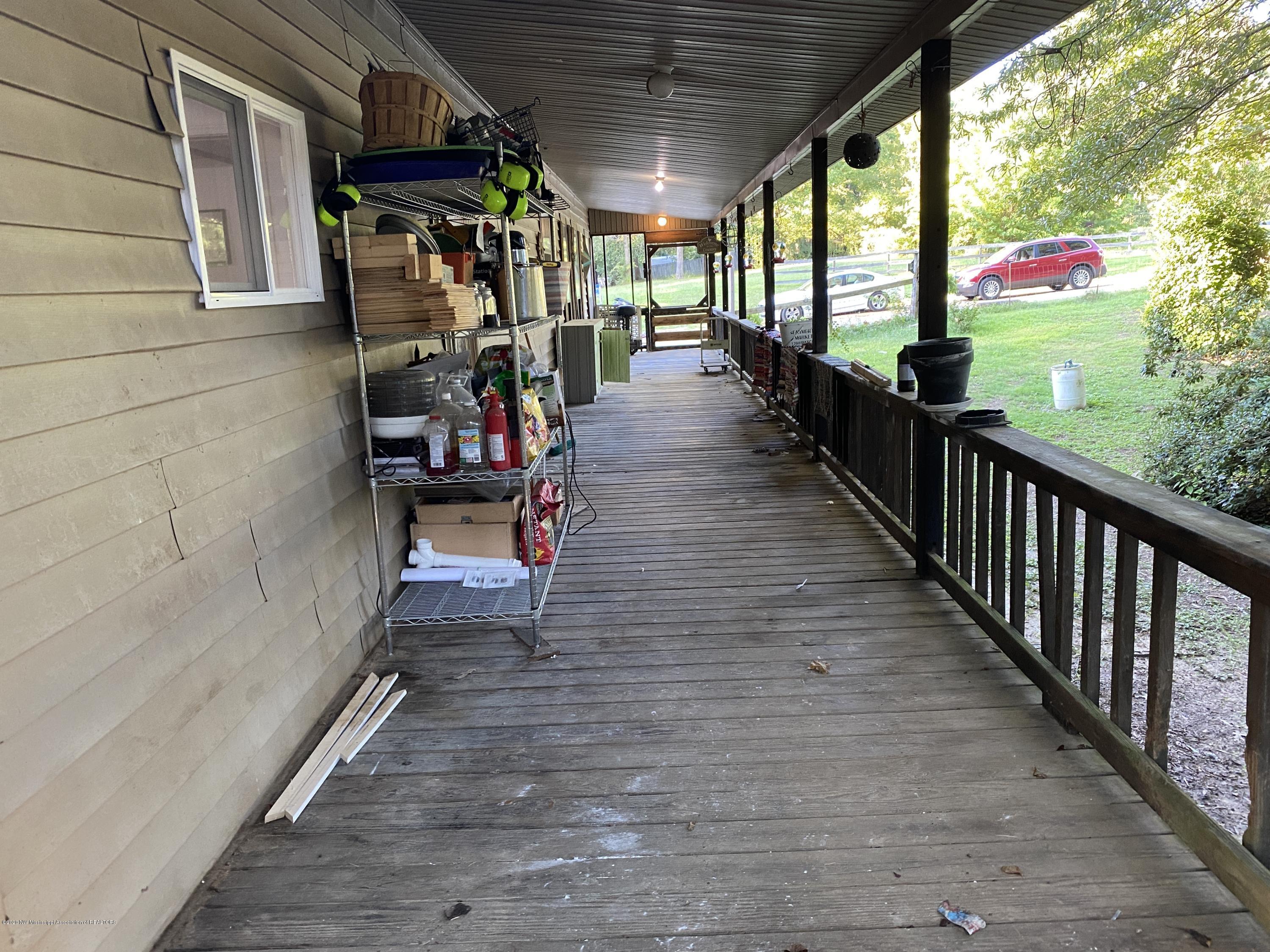 170 Woodview Road Byhalia, MS 38611 - Photo 27 of 32 Porch