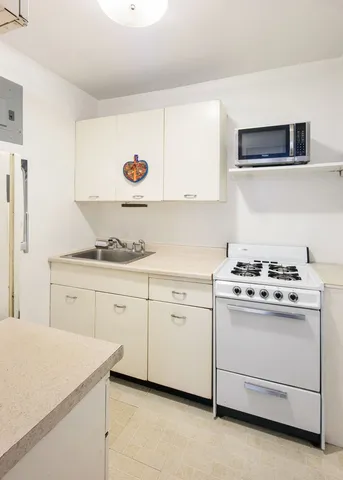 $525,000 | 201 East 21st Street, Unit 5M | Gramercy