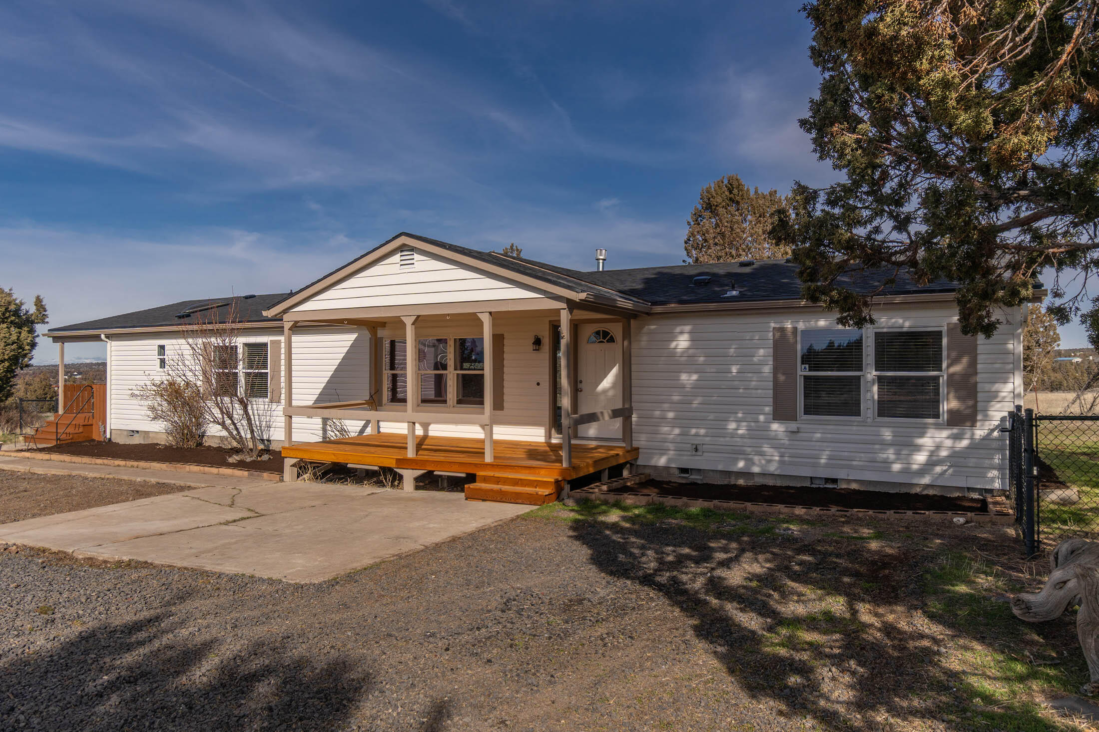 10113 Ridgeview Road Prineville, OR 97754 - Photo 2 of 31 a front view of a house with sitting area
