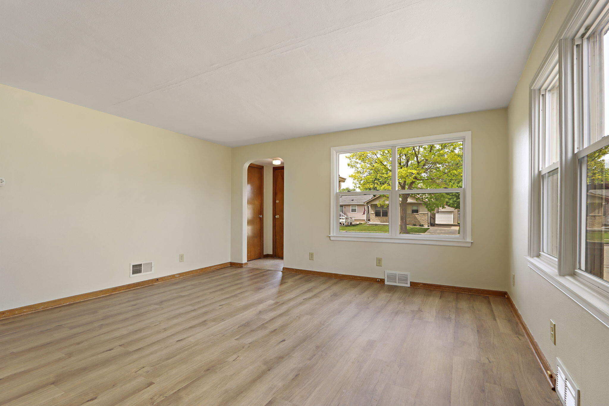 1815 29th Street Kenosha, WI 53140 - Photo 3 of 26 3-web-or-mls-1815 29th St, Kenosha, WI -
