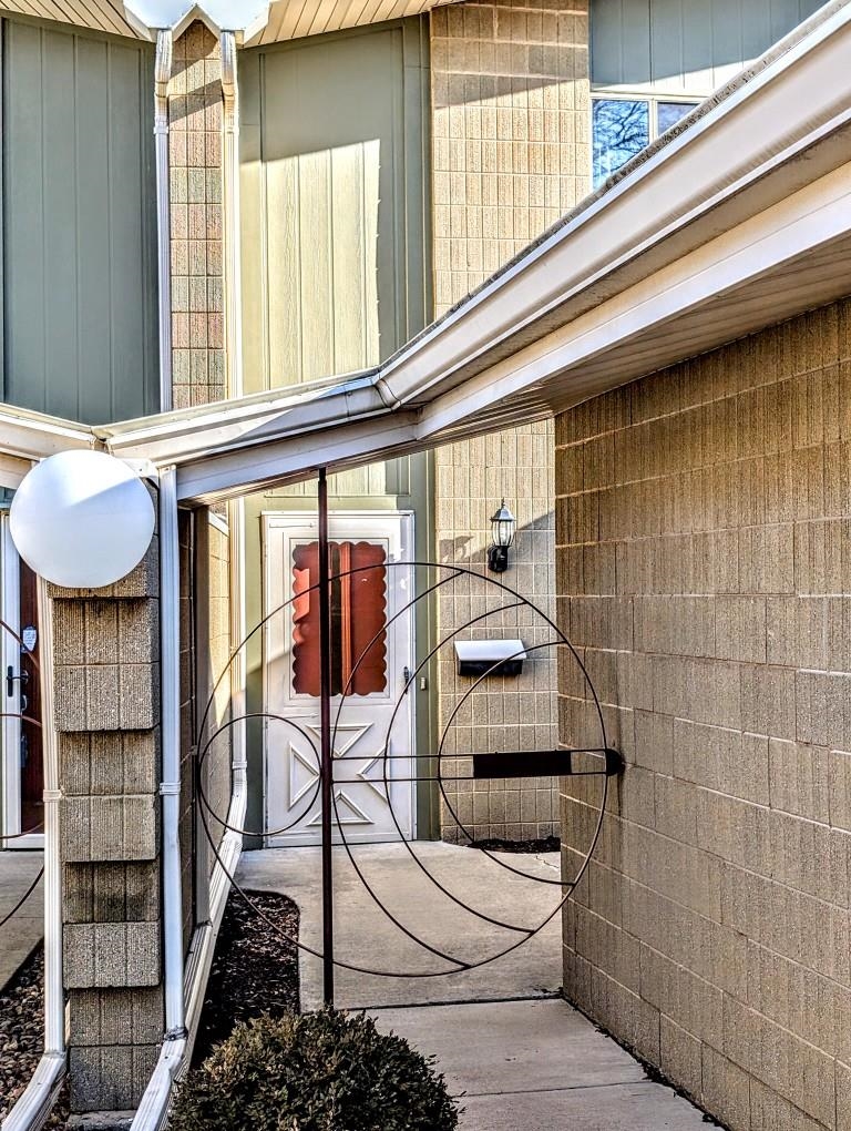 1235 West Nicolet Circle Appleton, WI 54914 - Photo 2 of 27