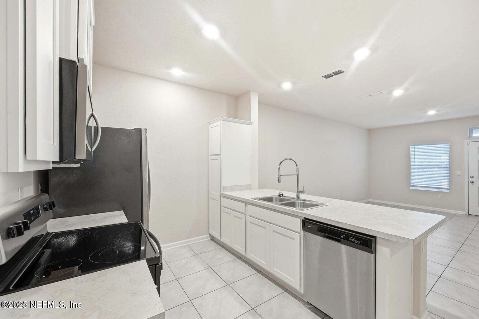 86768 Mainline Road Yulee, FL 32097 - Photo 6 of 31 20251015120836697192000000-o