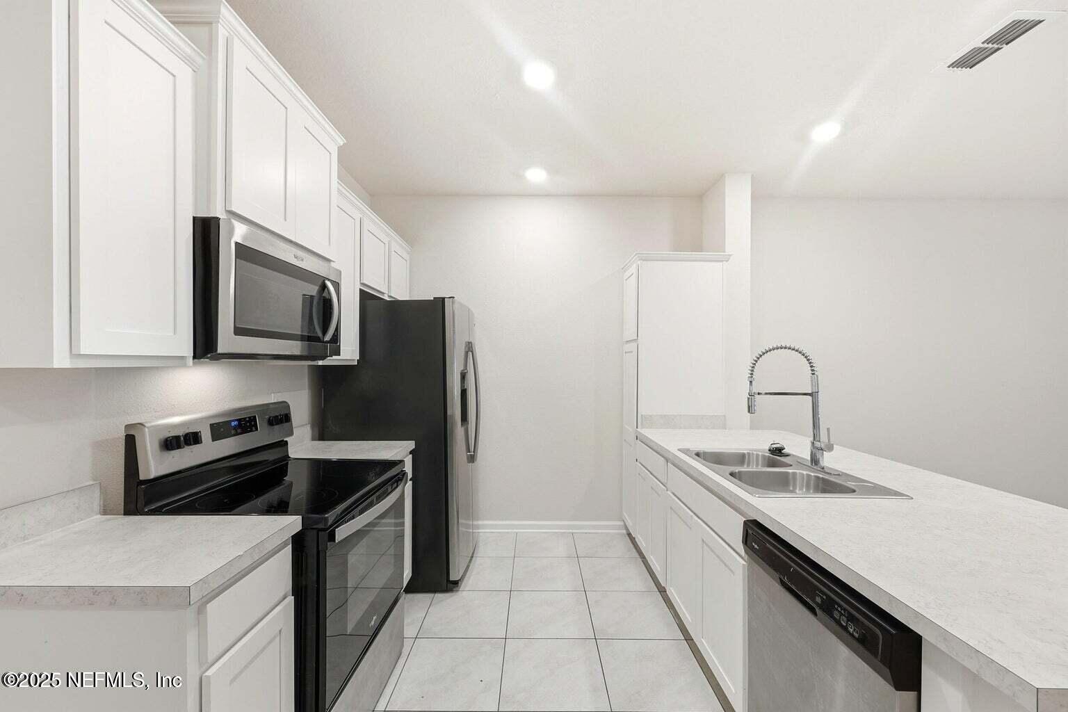 86768 Mainline Road Yulee, FL 32097 - Photo 7 of 31 20251015120838896941000000-o