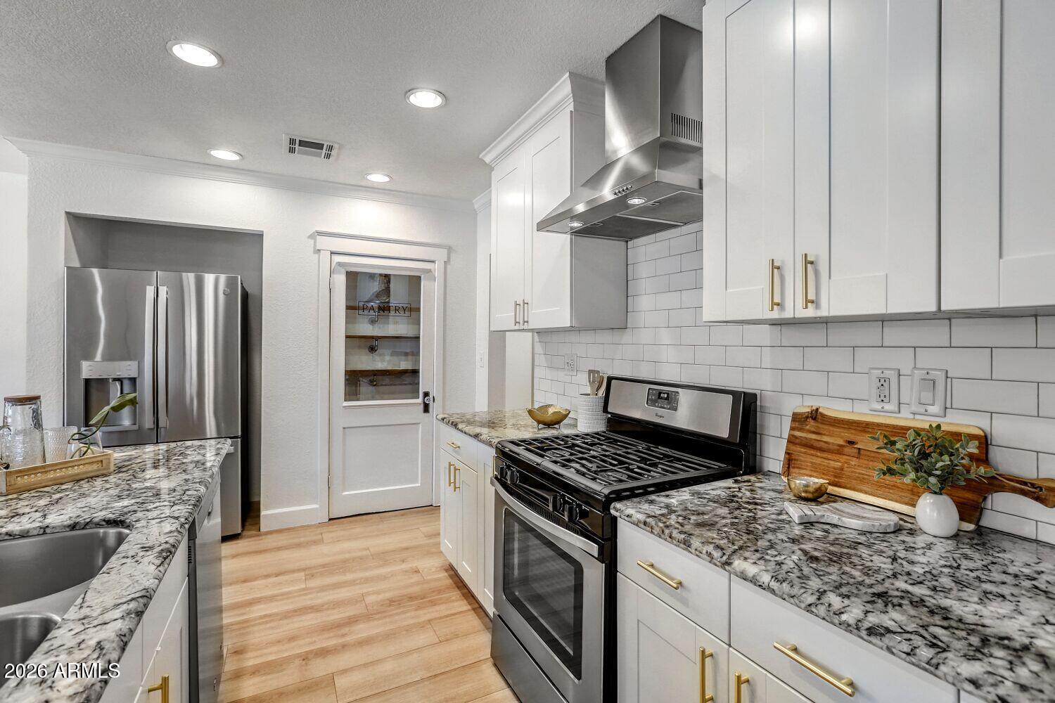 4036 North 40th Place Phoenix, AZ 85018 - Photo 10 of 29 4036 North 40th Place - Web Quality - 01