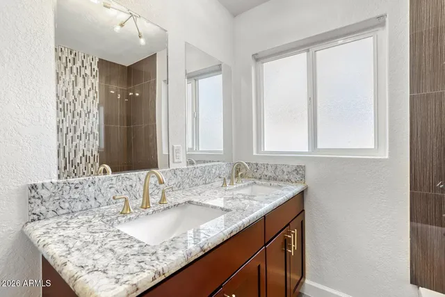 $975,000 | 4036 North 40th Place, Phoenix, AZ 85018