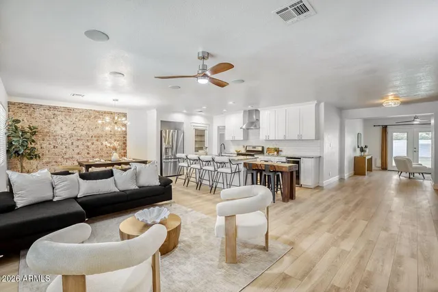 $975,000 | 4036 North 40th Place, Phoenix, AZ 85018