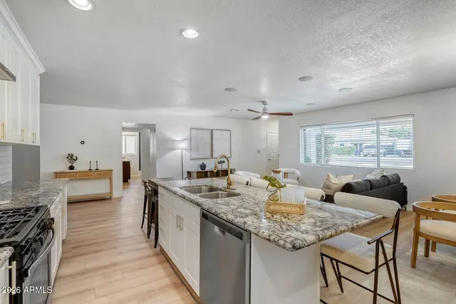 $975,000 | 4036 North 40th Place, Phoenix, AZ 85018