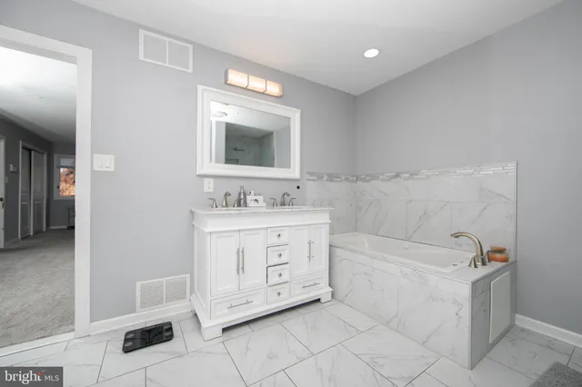 $600,000 | 220 Landing Road, Blackwood, NJ 08012