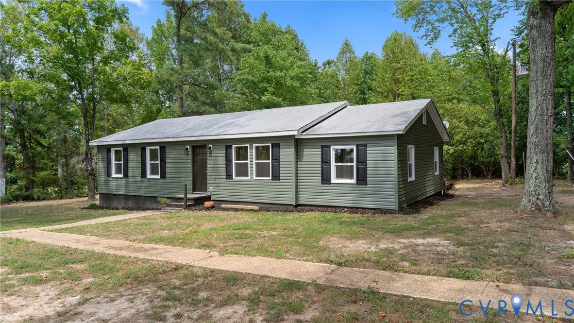 11550 Lunenburg County Road Keysville, VA 23947 - Photo 31 of 48 Ranch-style residence featuring green vinyl siding