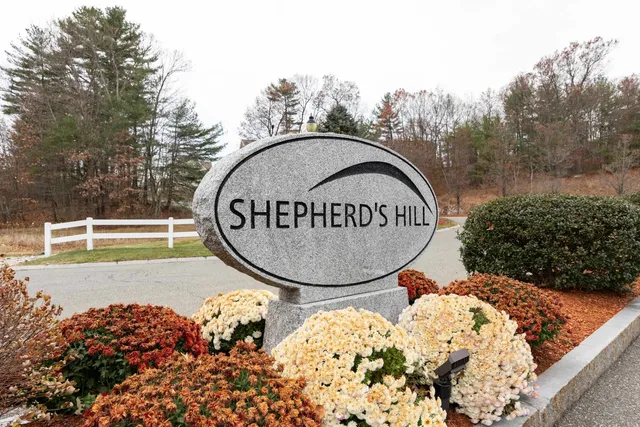 $399,999 | 15 A Intervale Court, Hudson, NH 03051