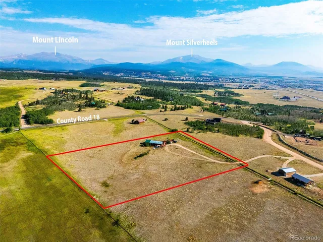 a view of a tennis court