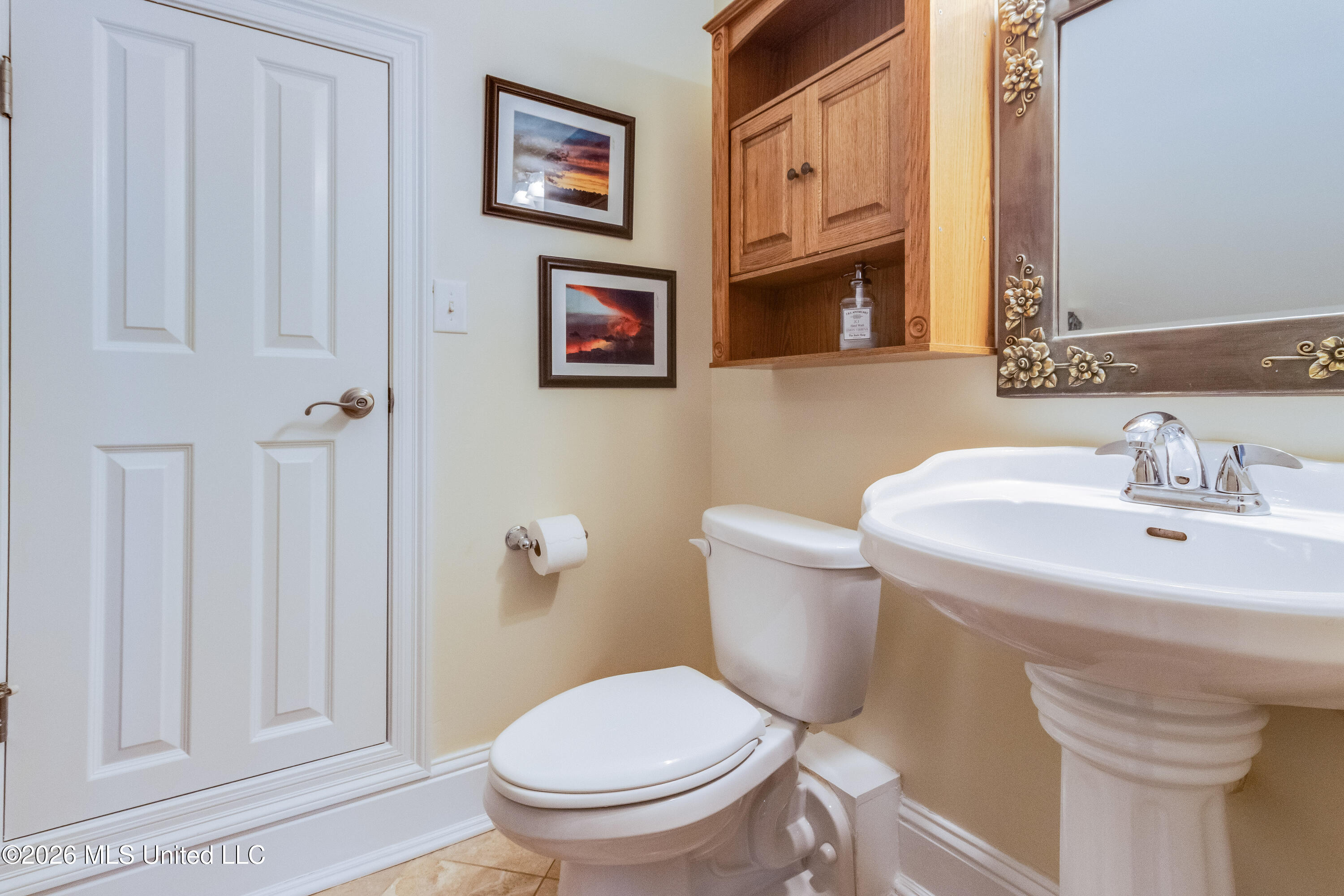 160 Pittman Road Ocean Springs, MS 39564 - Photo 29 of 58 Guest Bathroom