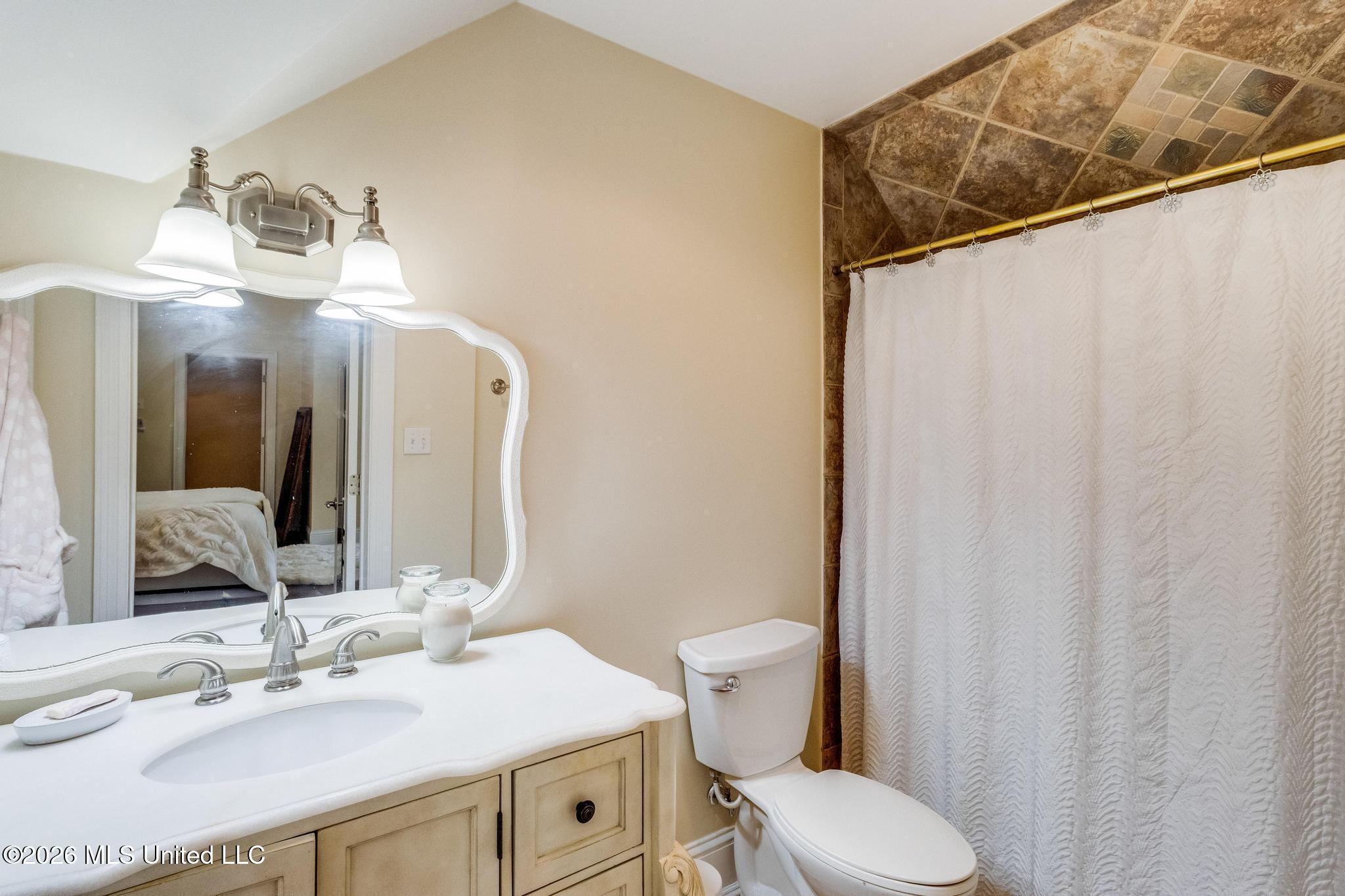 160 Pittman Road Ocean Springs, MS 39564 - Photo 43 of 58 3rd Floor Bathroom