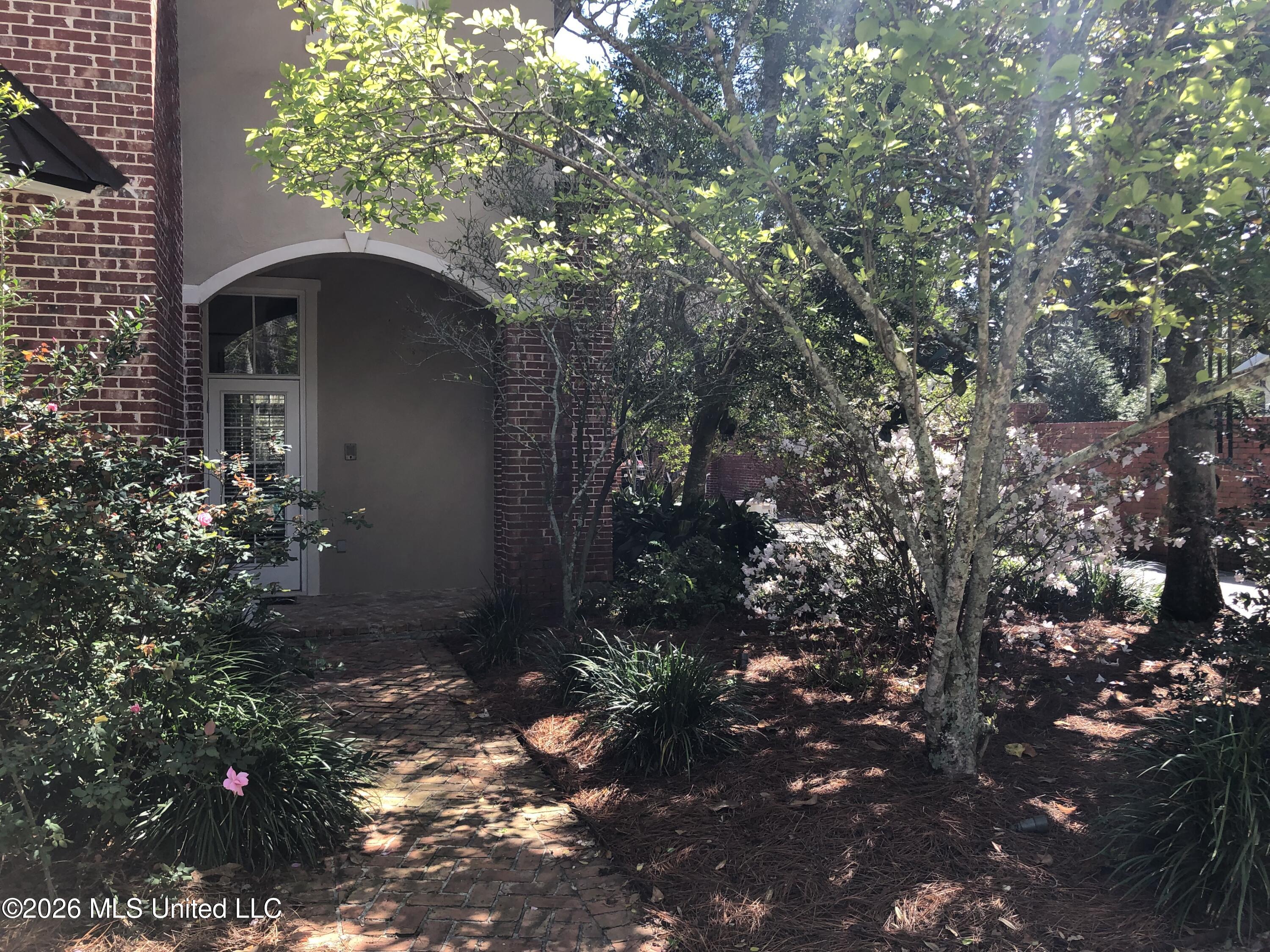 160 Pittman Road Ocean Springs, MS 39564 - Photo 56 of 58 Courtyard