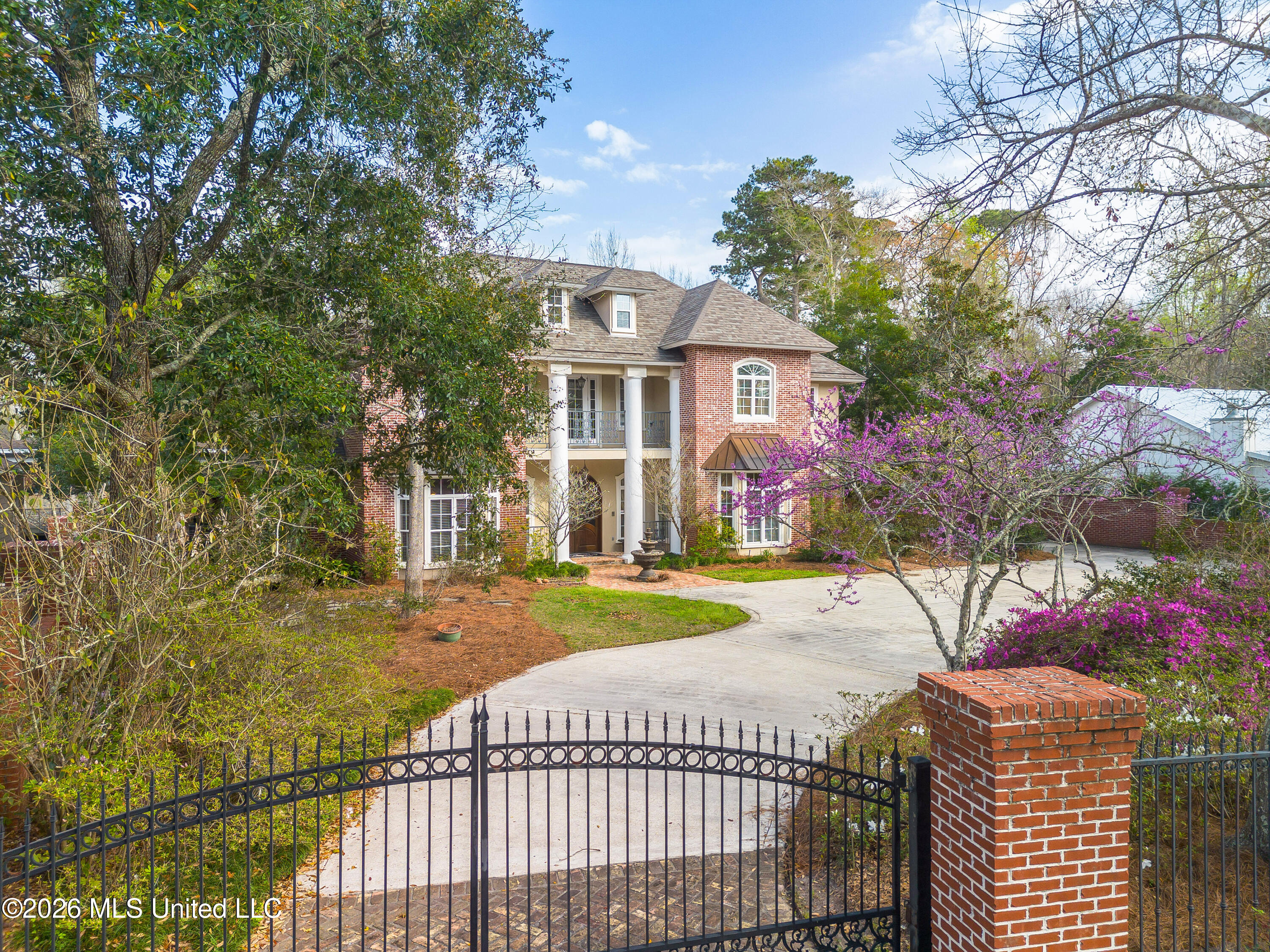 160 Pittman Road Ocean Springs, MS 39564 - Photo 6 of 58 Front of home