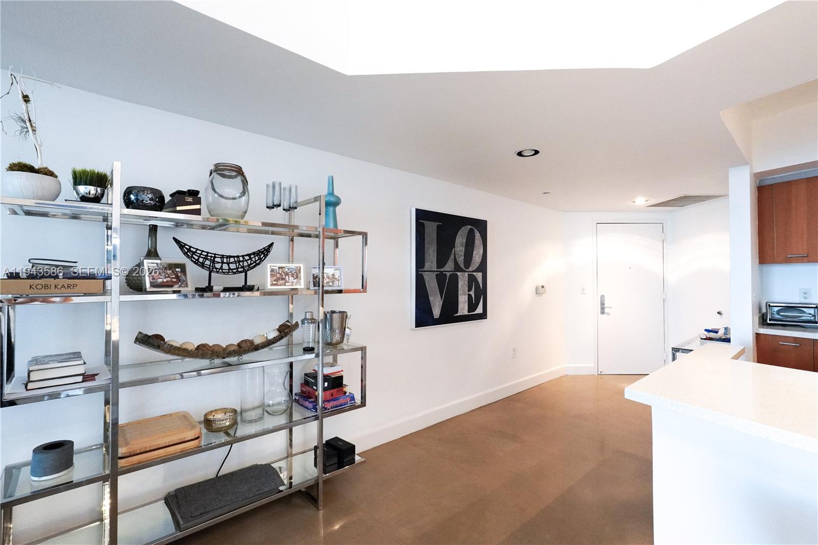 400 Alton Road, Unit 1709 Miami Beach, FL 33139 - Photo 6 of 16 a bedroom with a bed and a window