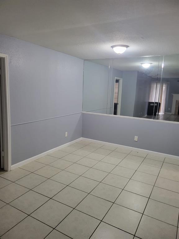 9700 Leawood Boulevard, Unit 1111 Houston, TX 77099 - Photo 4 of 11 Dinning room