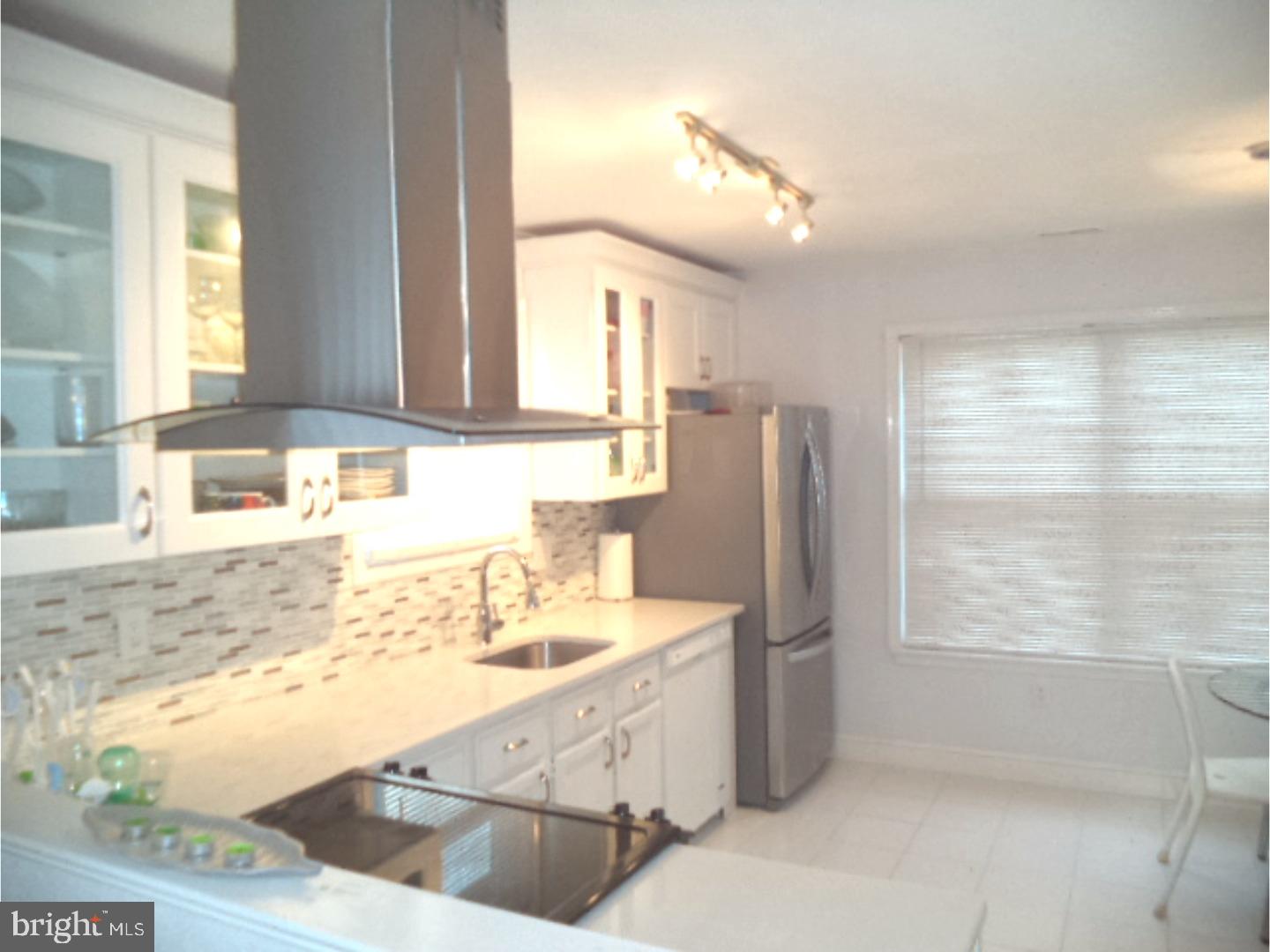 34 Cameron Circle Clementon, NJ 08021 - Photo 4 of 17 Kitchen