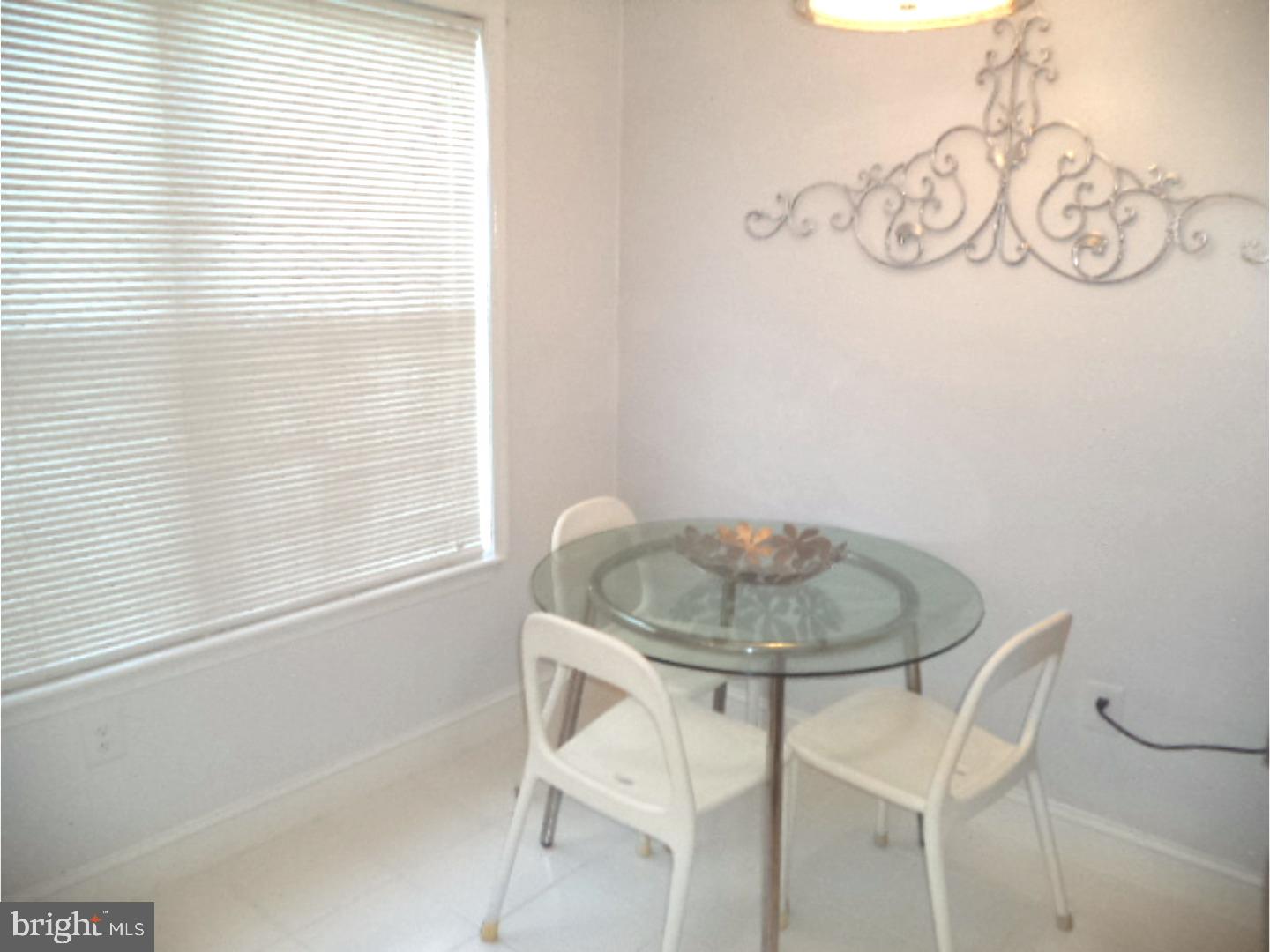 34 Cameron Circle Clementon, NJ 08021 - Photo 5 of 17 Kitchen