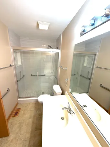 $2,100 | 2314 Woodside Drive, Unit 34C2, Carpentersville, IL 60110