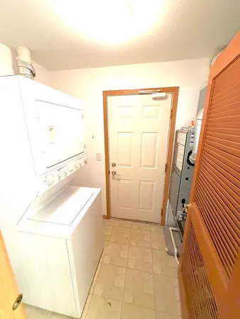 $2,100 | 2314 Woodside Drive, Unit 34C2, Carpentersville, IL 60110